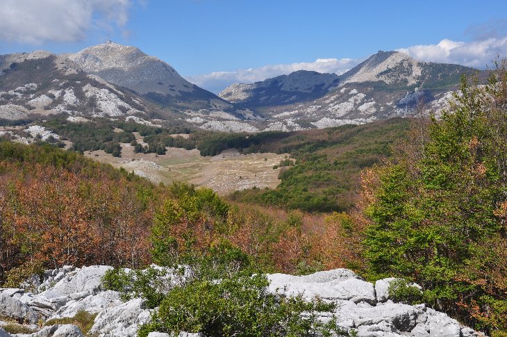 die zwei höchsten Gipfel der Lovcen Gebirge, Stirovnik und Jezerski vrh